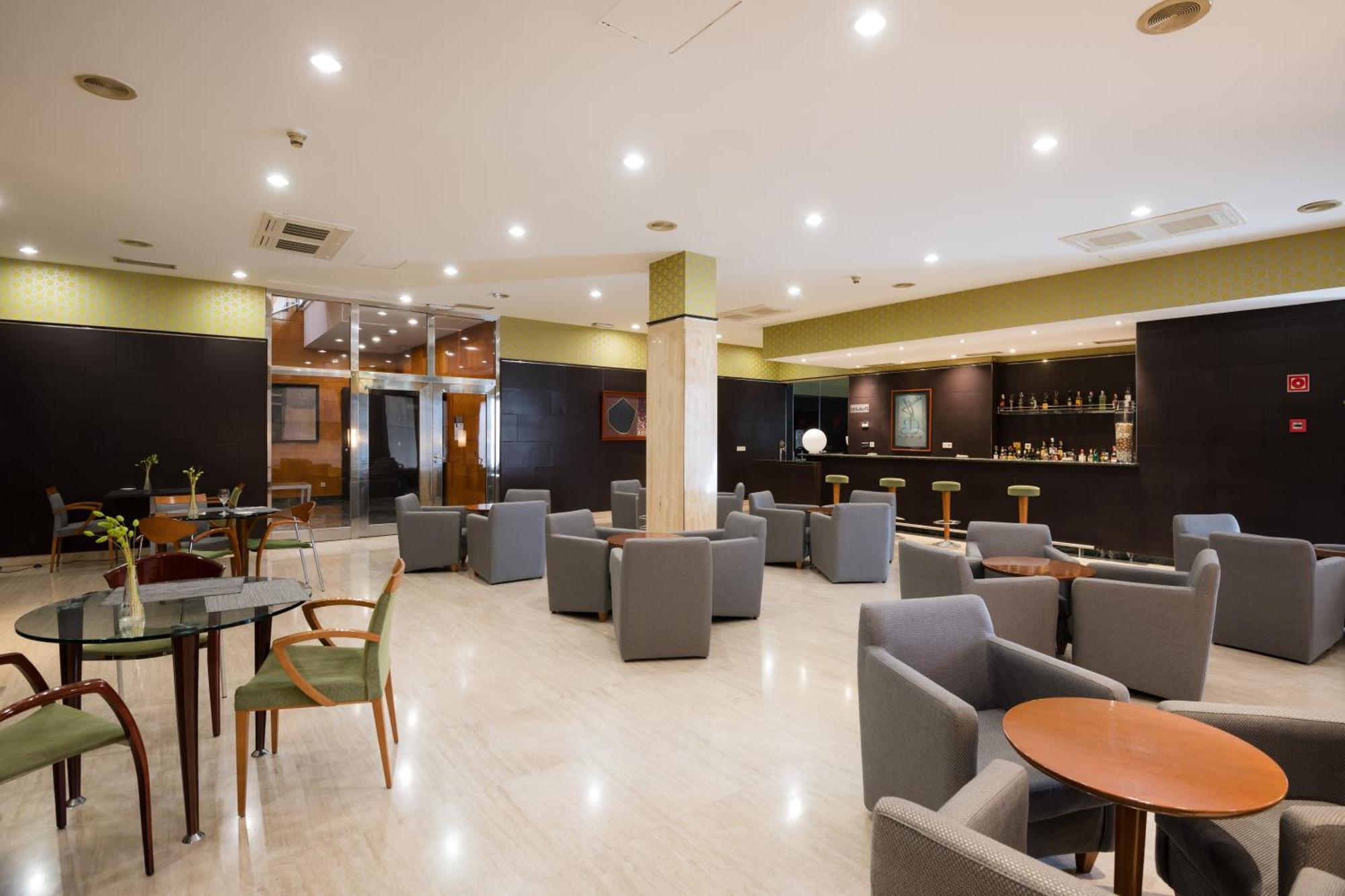 เอ็นเอช ซิอูดัด เด บายาโดลิด Hotel ภายนอก รูปภาพ
