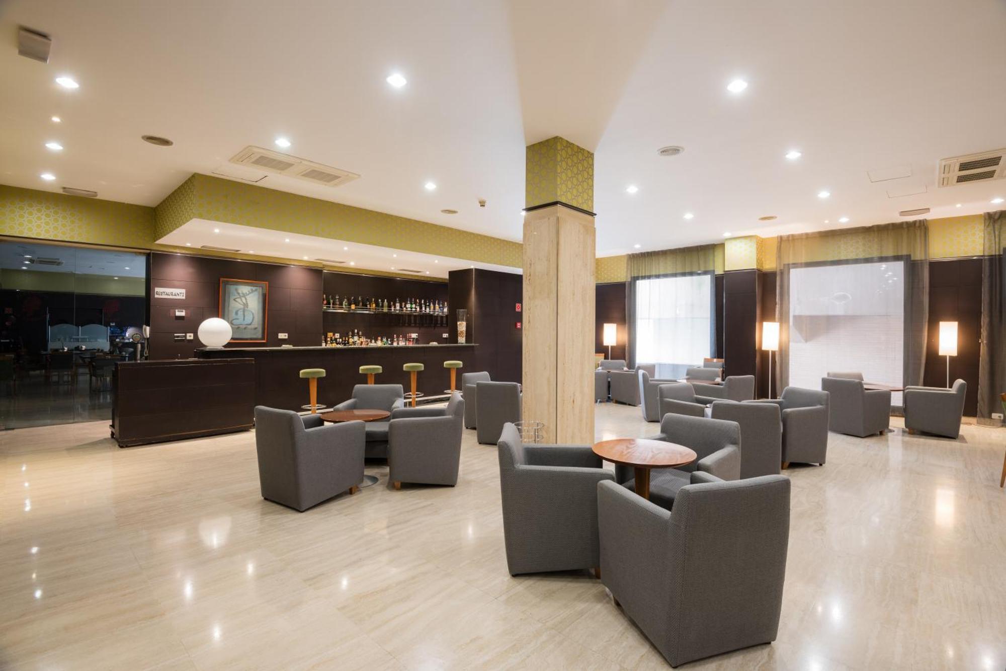 เอ็นเอช ซิอูดัด เด บายาโดลิด Hotel ภายนอก รูปภาพ