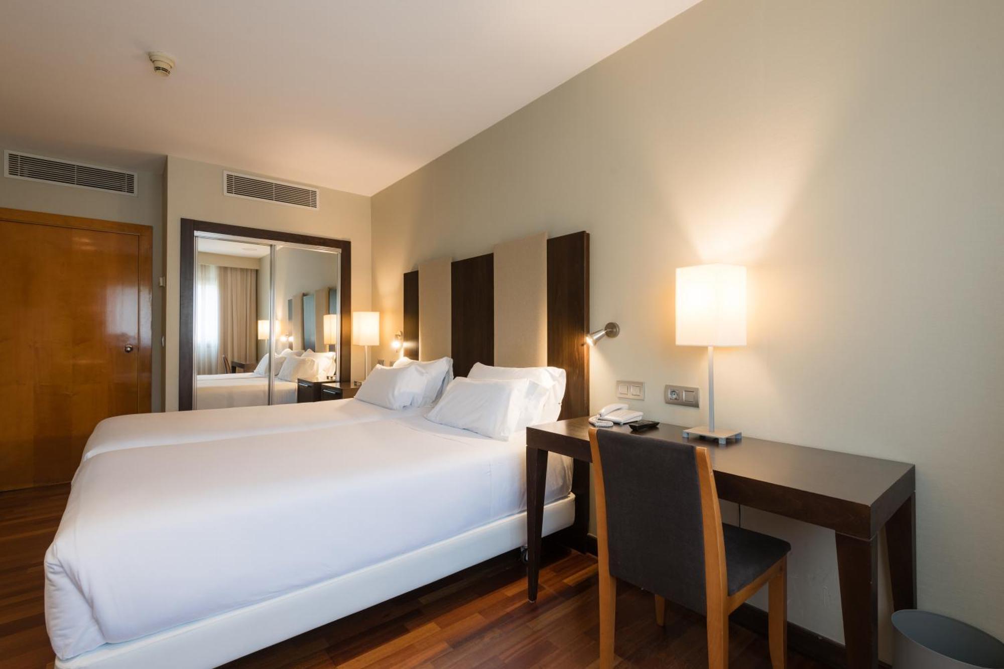 เอ็นเอช ซิอูดัด เด บายาโดลิด Hotel ภายนอก รูปภาพ
