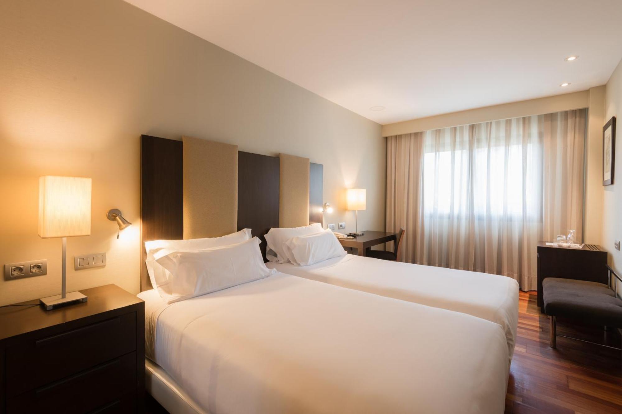 เอ็นเอช ซิอูดัด เด บายาโดลิด Hotel ภายนอก รูปภาพ