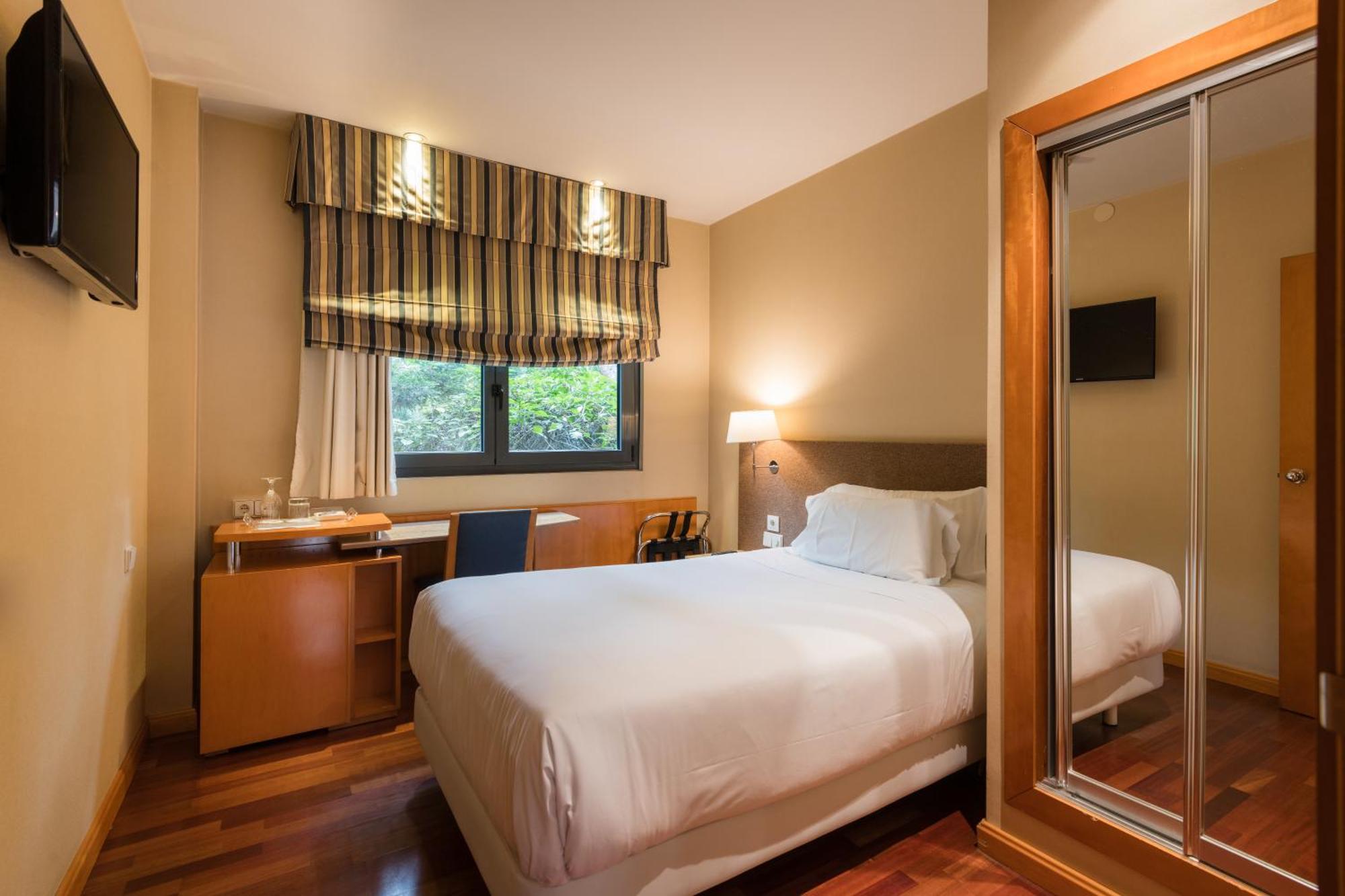 เอ็นเอช ซิอูดัด เด บายาโดลิด Hotel ภายนอก รูปภาพ