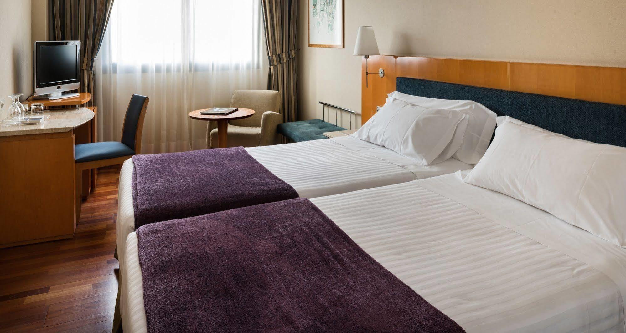 เอ็นเอช ซิอูดัด เด บายาโดลิด Hotel ภายนอก รูปภาพ